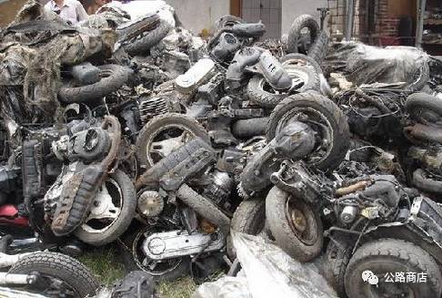 鏃ユ湰鍙戠敓杩囧灏戞鎾炴満浜嬫晠,鏃ユ湰杞︿竴鎾炲氨鎶ュ簾