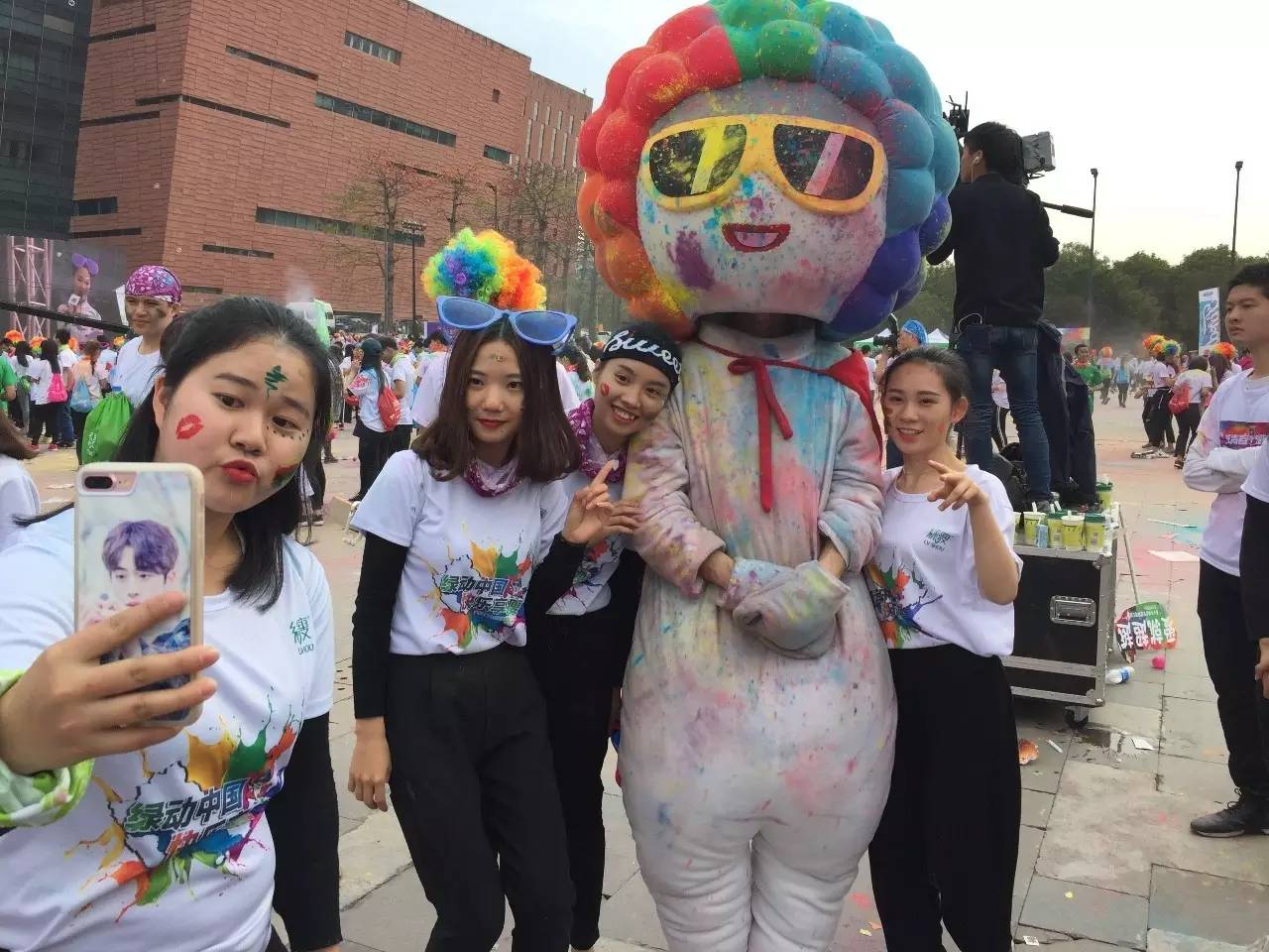 年轻就要这样疯！彩色跑广州站场面火爆，盛况空前！