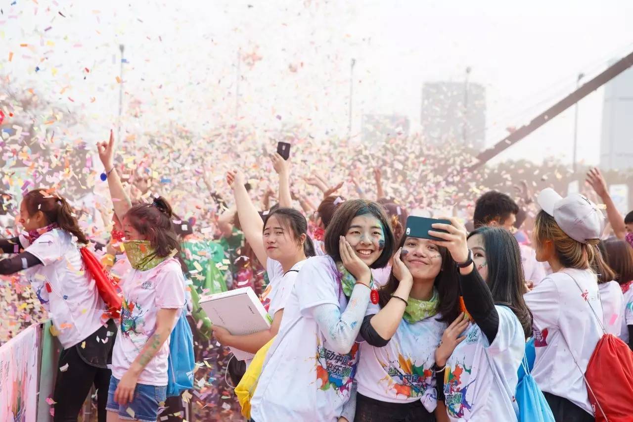 年轻就要这样疯！彩色跑广州站场面火爆，盛况空前！