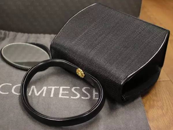 英国女王背双肩包,英国女王专宠乔治王子