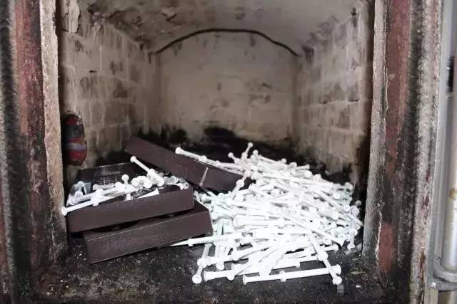 这批韩国崴货在贵阳被烧毁事关很多人的健康