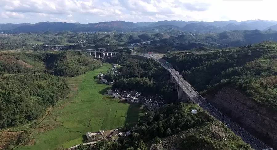 桐梓县交通大变身打通致富康庄道,兴仁市最新公路规划