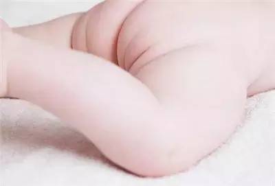 大便稀有泡沫大便次数多恶臭,2个月宝宝大便稀有泡沫