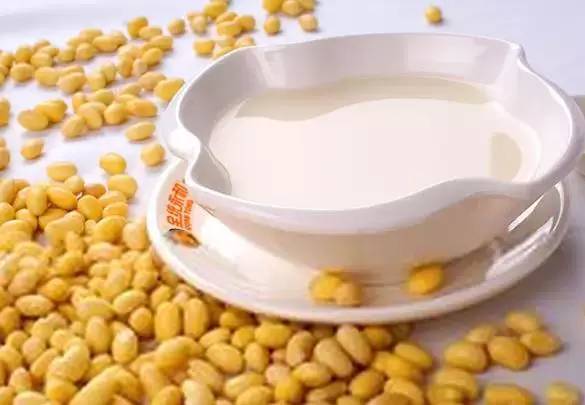 豆浆喝得多了会变娘吗,喝豆浆对男生发育有影响吗