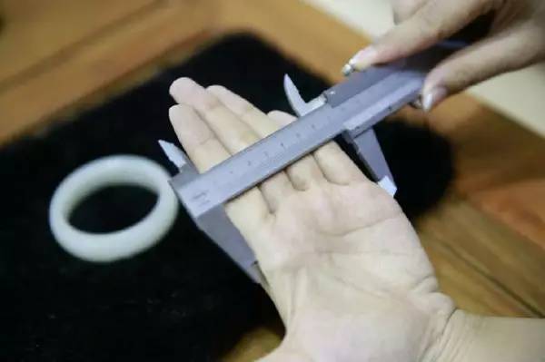 怎样买大小合适的手镯,怎么测量买手镯尺寸