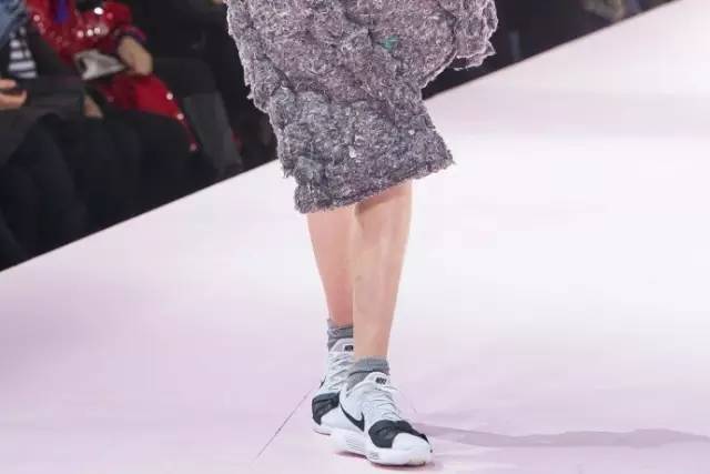 小白鞋过时了吗,清新马卡龙系小白鞋