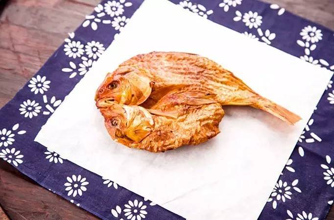 浙里有座藏在大山里的小香港，低调得让人心疼，高铁2h即达！