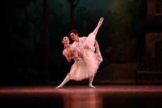 浪漫三月请你来舞蹈完整版,浪漫三月桃花红形体舞