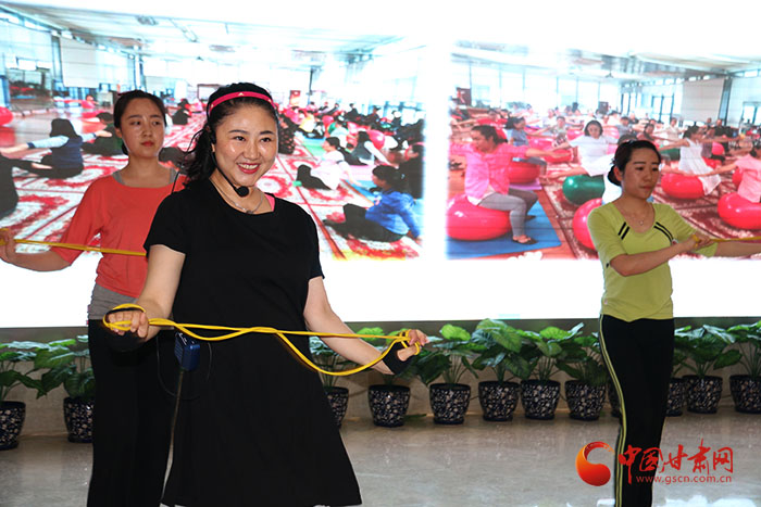 甘肃省妇幼保健院生孩子需24小时,准爸爸体验分娩痛