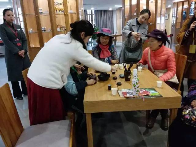 “稀奇好白相”，上海大世界3月31日对外开放，再来照一照童年的哈哈镜吧！