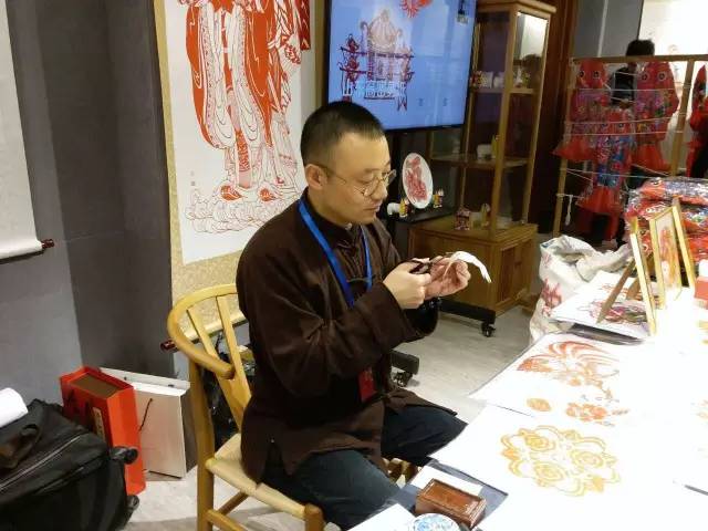 “稀奇好白相”，上海大世界3月31日对外开放，再来照一照童年的哈哈镜吧！