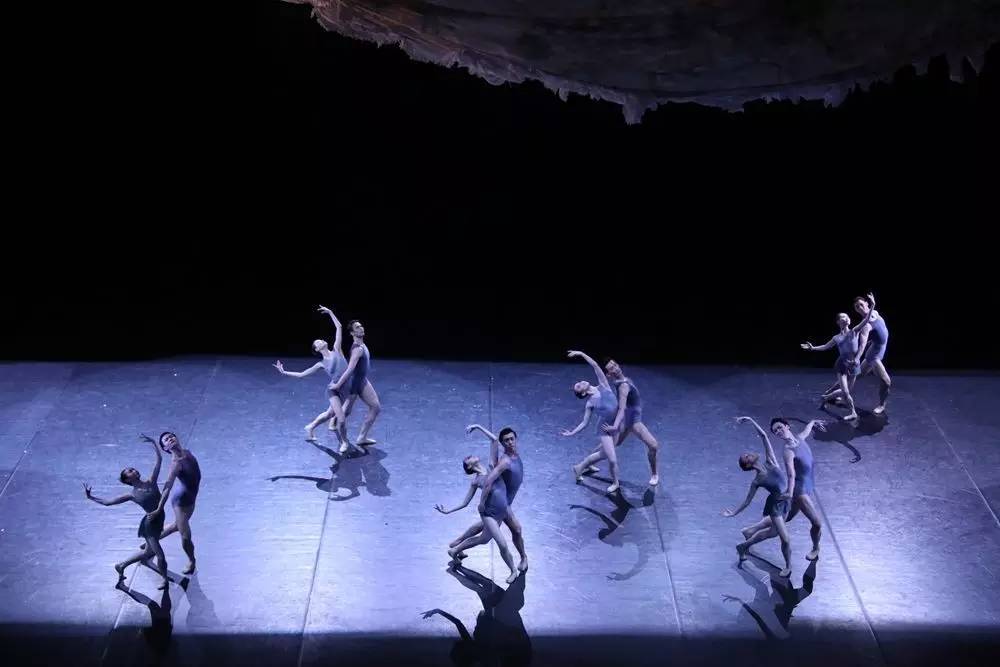 浪漫三月请你来舞蹈完整版,浪漫三月桃花红形体舞