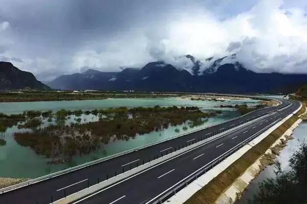 中国最美高速拉林公路,拉林高速最美路段