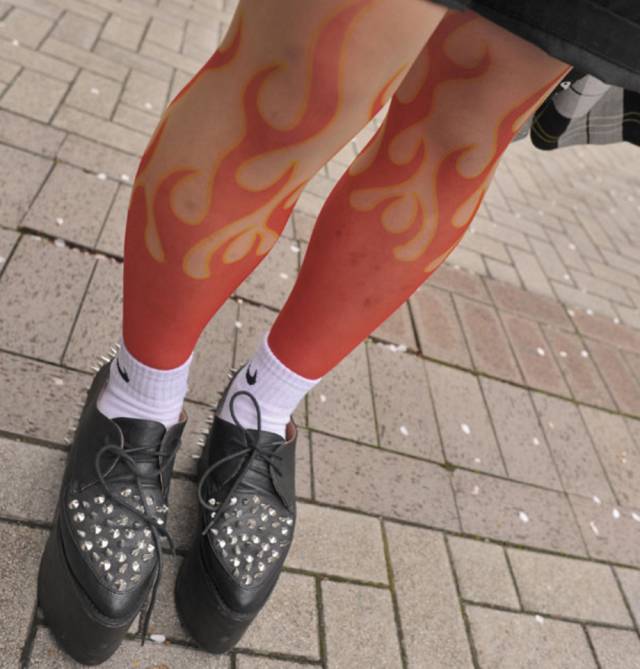 同事看到我就哈哈大笑,同事问我为什么对着屏幕发呆