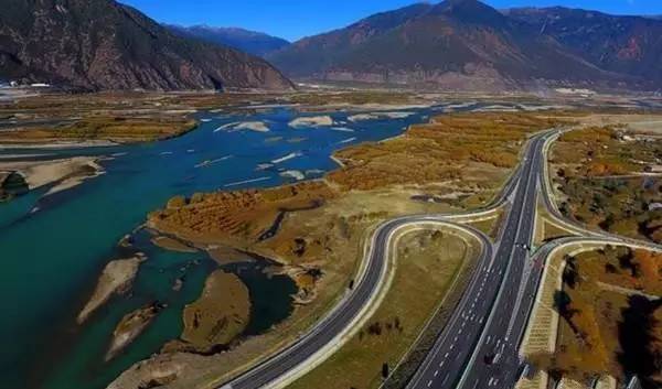 中国最美高速拉林公路,拉林高速最美路段