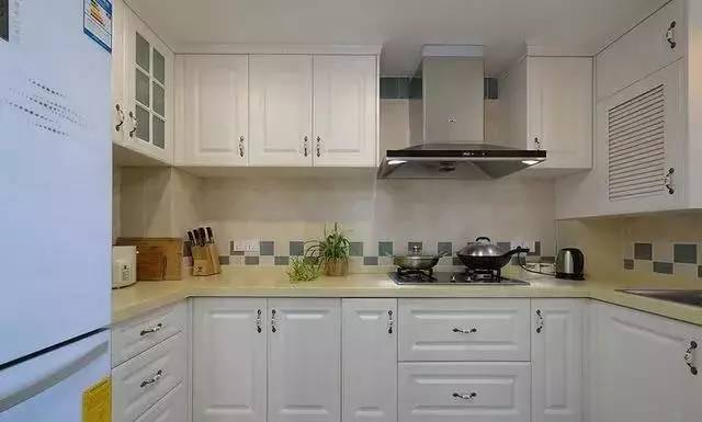 客厅没有电视背景墙的位置怎么办,电视背景墙不靠墙处理