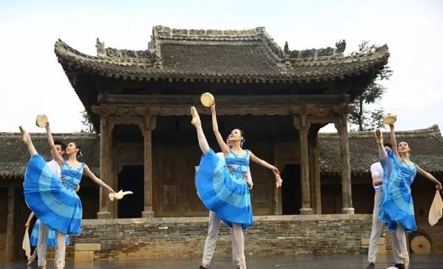 浪漫三月请你来舞蹈完整版,浪漫三月桃花红形体舞