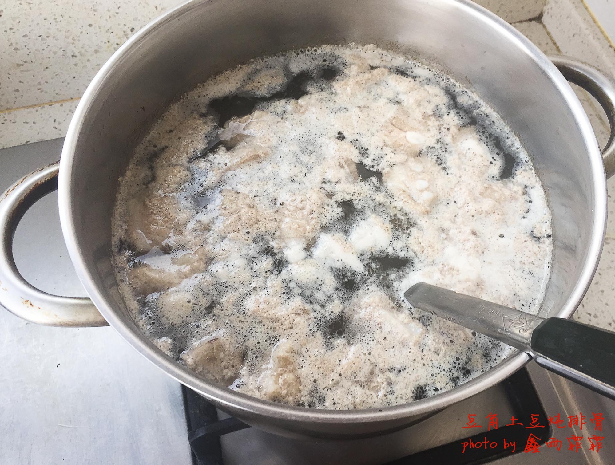 为什么自己做的排骨嚼不动,排骨做时腥味特别大什么原因