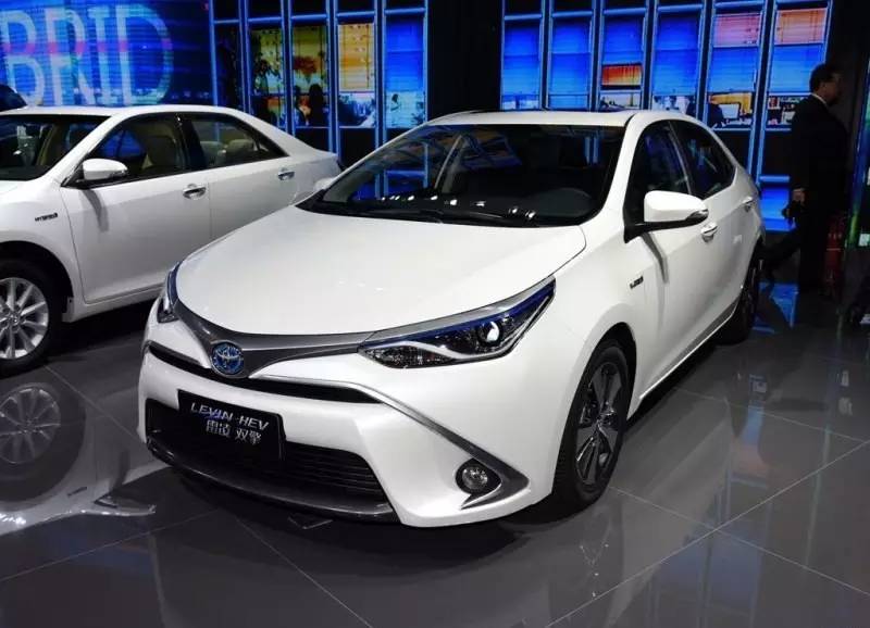 手动模式速度不够升不了挡吗,车静止态势抖动是什么原因