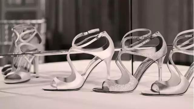 全球十大最美婚鞋品牌,适合脚宽脚胖的红色婚鞋测评