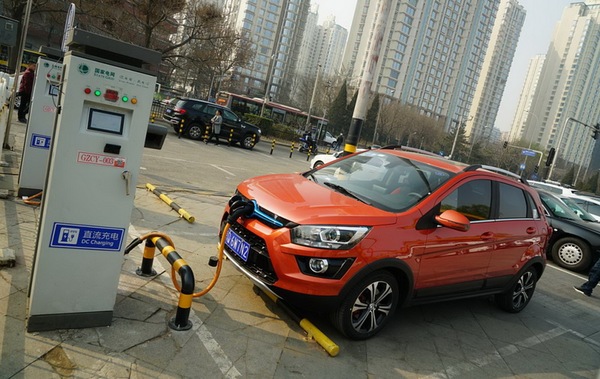 北汽ev260测评,续航评测车评人