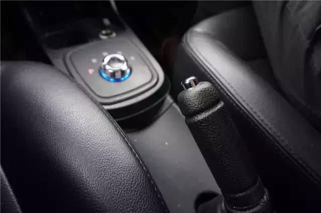 成都共享汽车增至6家，最全实测报告在此！9.9开奔驰都是豁你