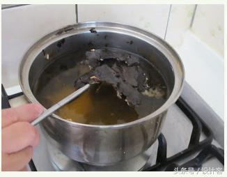 铁锅烧糊了锅内黑垢怎样快速去掉,自己洗锅去污渍的小窍门