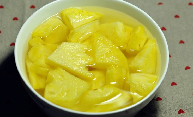 如何用切菠萝刀切菠萝,削皮的菠萝怎么切最快最方便