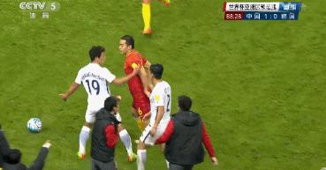 黄喜灿恼怒脚踢尹鸿博原声,黄喜灿踢尹鸿博里皮