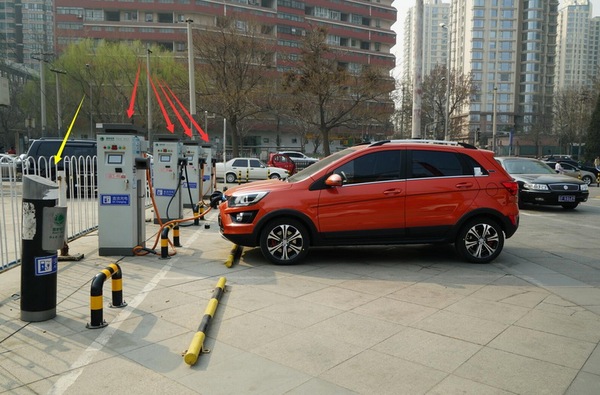 北汽ev260测评,续航评测车评人