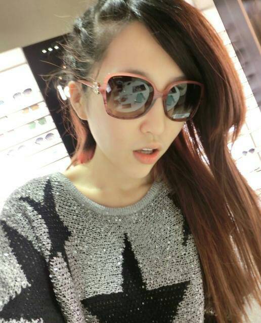 上课时我不顾老师的呼喊跑出去，接了一盆水全部泼在了同桌的身上