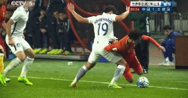 黄喜灿恼怒脚踢尹鸿博原声,黄喜灿踢尹鸿博里皮