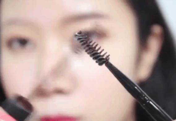 天生没有眉毛代表什么,天生没眉毛的人怎么样