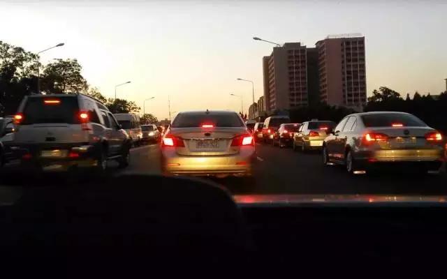 开车腰酸怎么解决,开车腰酸背疼