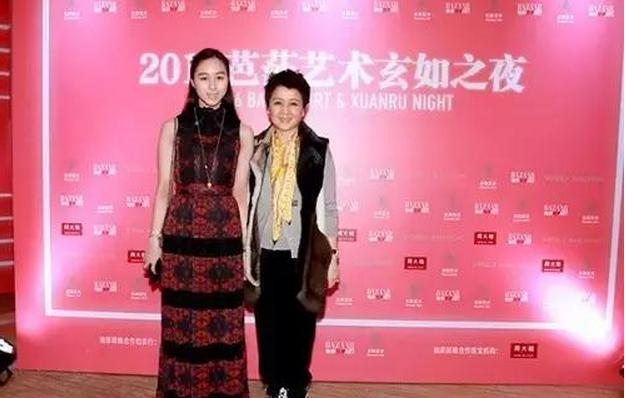 赌王四房四子何鸿燊,赌王何鸿燊四太太年轻照片