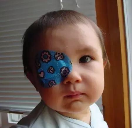 儿童弱视完全治愈后家长的心态,8岁孩子弱视恢复的几率有多大