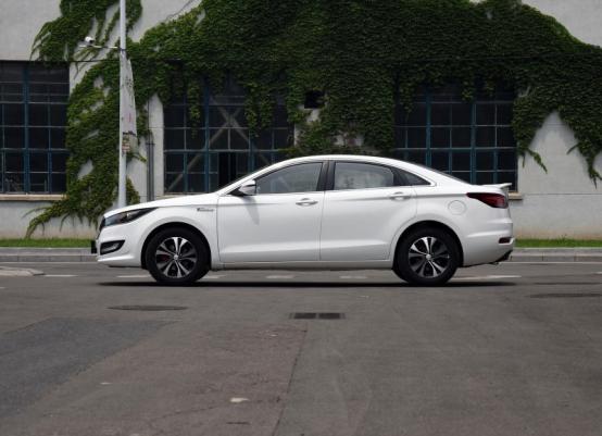 高颜值大空间长续航,空间大颜值高的b级轿车