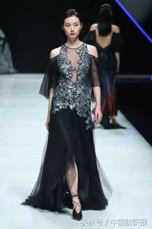 在复古的猜测中醒来，在超模的回忆中离去，在董力的一剑中沦陷