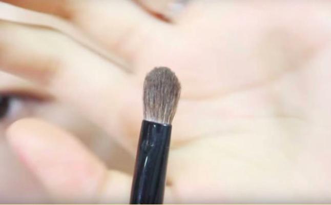 天生没有眉毛代表什么,天生没眉毛的人怎么样