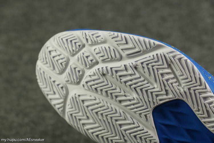 安踏轻骑兵5代汤普森,安踏c37+测评