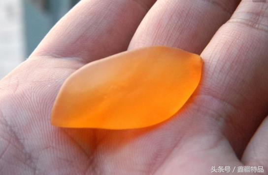 新疆戈壁海蓝宝石一克拉多少钱,新疆阿勒泰戈壁海蓝宝石原石