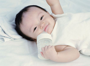 买奶粉选哪个品牌的比较靠谱,怎么选奶粉品牌