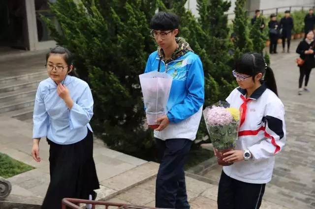 学校师生清明祭扫革命烈士陵园,学校清明祭扫英烈活动方案