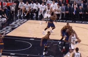 一肘就把詹皇击倒？这个*男美**子竟……