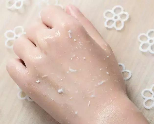 用贵仙仙的护肤品脸上也搓泥？你的护肤程序可能错了！