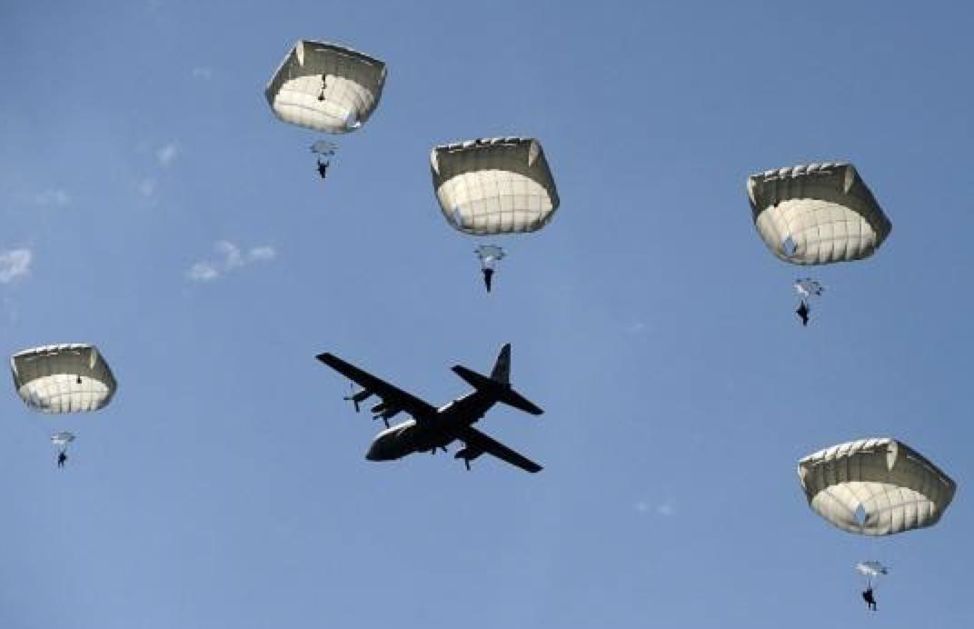 打仗降落伞,伞兵降落后伞具怎么处理