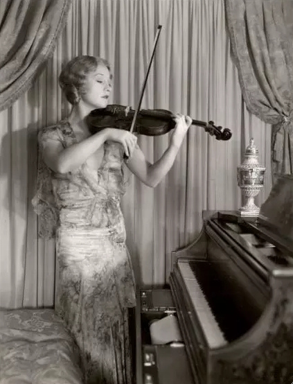 她被称中国第一美女身价过亿,她被誉为圈内第一美女