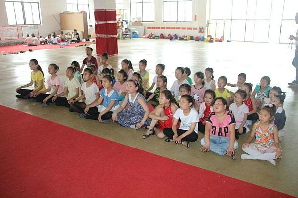 “三爱文化”是学院非常重视的教育方向《爱国爱家爱自己》