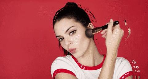 脸色暗沉长痘怎么化妆好,脸色不均怎么调理最有效