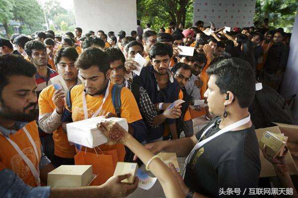 雷军说小米要进入高端市场,雷军表示小米推动全球手机普及